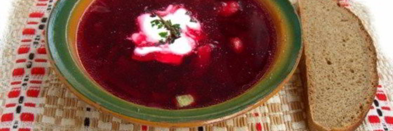 Пасхальный свекольный суп со сливочным хреном