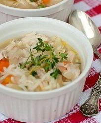 Простой куриный суп с сельдереем и рисом