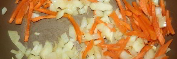 щи с квашеной капустой на говяжьих ребрышках в чугунке