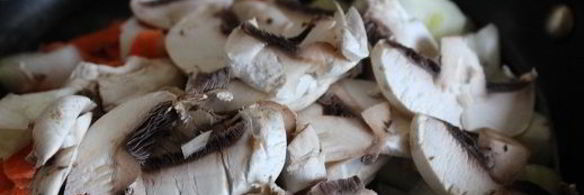 щи со шпинатом и шампиньонами