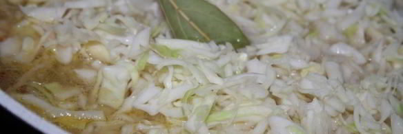 щи со свежей капустой и свиной грудинкой