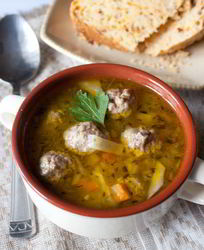 Сельдерейный суп с фрикадельками из индейки