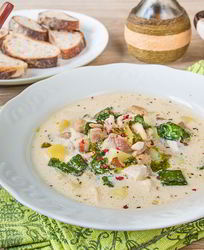 Сливочный суп с курицей и шпинатом