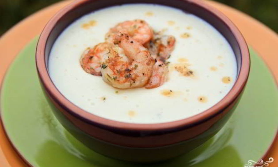 Рецепт сливочного супа с цветной капустой, картофелем и креветками