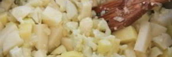 сливочный суп с цветной капустой, картофелем и креветками