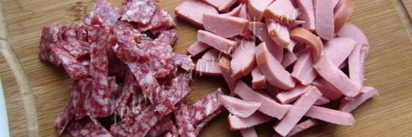 солянка с колбасой и курицей