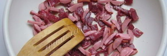 солянка с колбасой и курицей