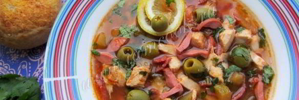 солянка с колбасой и курицей