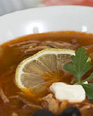 Солянка с копченой грудинкой