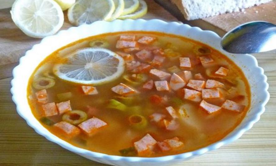 Рецепт солянки с вареной и копченой колбаской