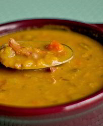 Гороховый суп-пюре с оливками