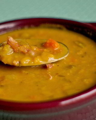 Гороховый суп-пюре с оливками