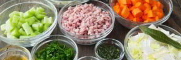 гороховый суп-пюре с сухариками