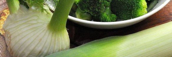 кростини с оливками и зеленый суп-пюре