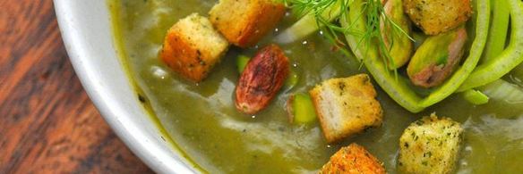 кростини с оливками и зеленый суп-пюре