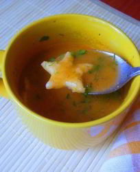 Летний овощной суп-пюре с чесночно-сырными клецками