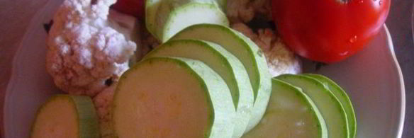 летний овощной суп-пюре с чесночно-сырными клецками