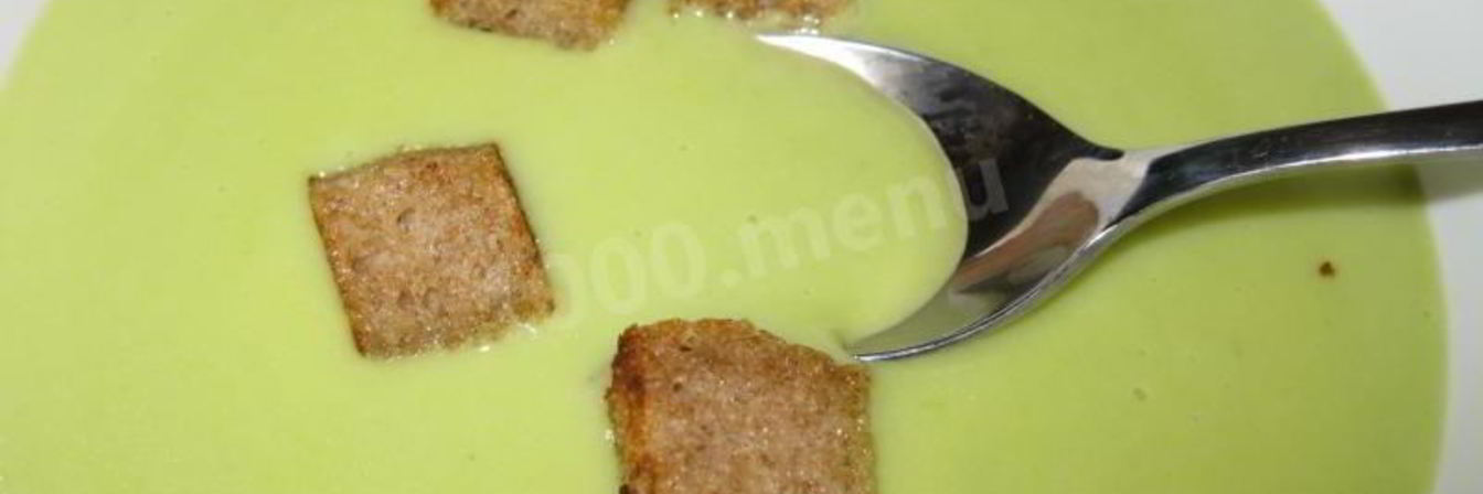 Простой суп пюре из зеленого горошка с желтками