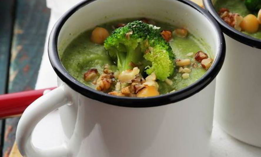 Рецепт супа-пюре из брокколи с миндалем