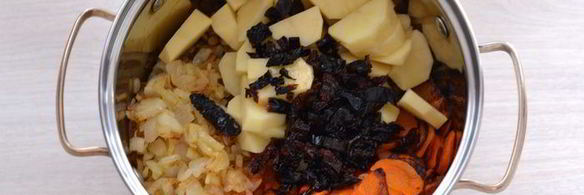 суп-пюре из чечевицы и золотистых овощей