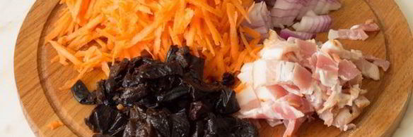 суп-пюре из фасоли с беконом и черносливом