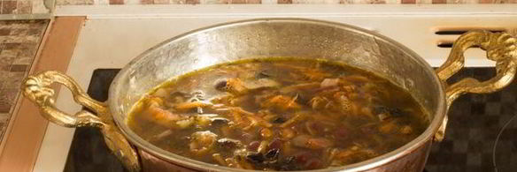 суп-пюре из фасоли с беконом и черносливом