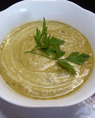 Суп-пюре из консервированного горошка