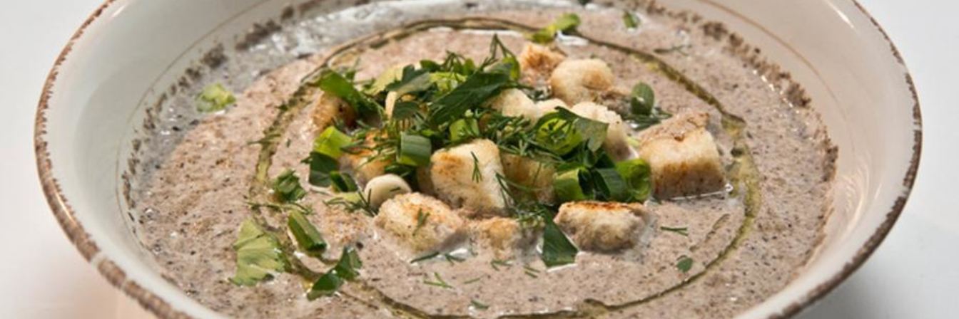 Суп-пюре из шампиньонов с сухариками