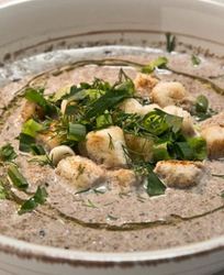 Суп-пюре из шампиньонов с сухариками