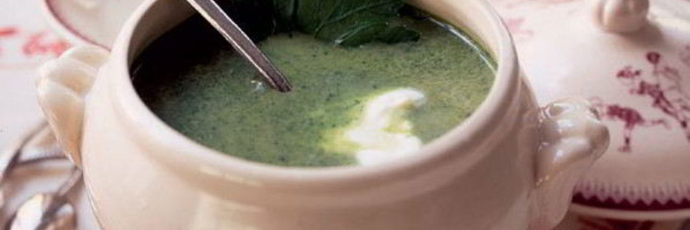 Суп-пюре из шпината с яйцом