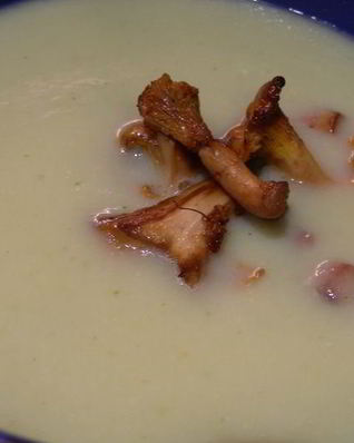 Суп-пюре из цукини с лисичками