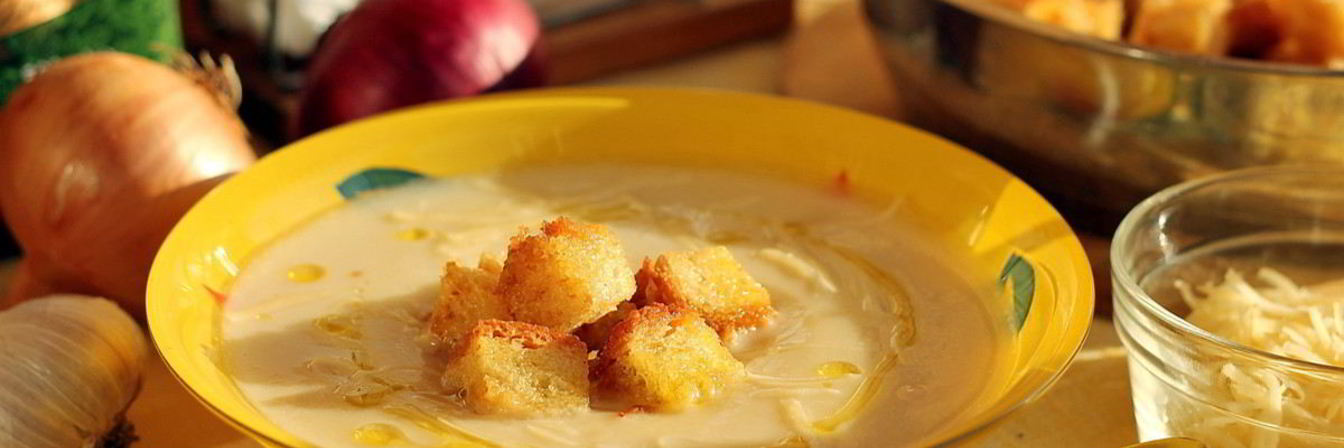 Суп-пюре из цветной капусты с гренками