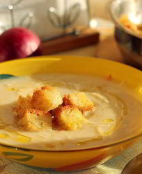 Суп-пюре из цветной капусты с гренками