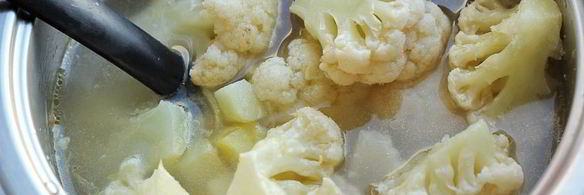 суп-пюре из цветной капусты с гренками