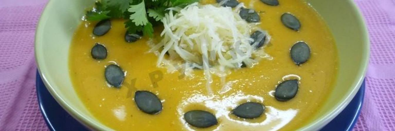 Суп пюре из тыквы с яблоками и мускатным орехом