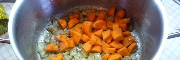 суп пюре из тыквы с яблоками и мускатным орехом