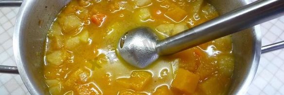 суп пюре из тыквы с яблоками и мускатным орехом