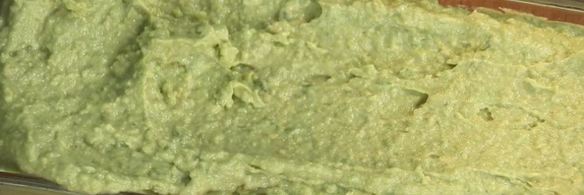 свекольный суп-пюре с мороженым из авокадо