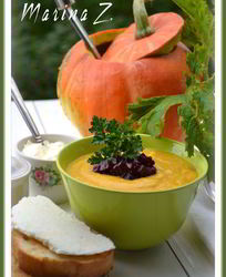 Тыквенный суп-пюре с карамелизованной свеклой и золотистым луком