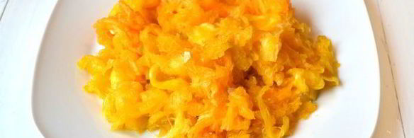 тыквенный суп-пюре с карамелизованной свеклой и золотистым луком