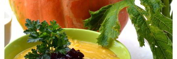 тыквенный суп-пюре с карамелизованной свеклой и золотистым луком