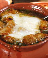 Суп с грибами и курицей в горшочках