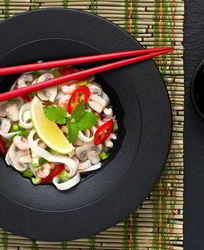 Суп с креветками, грибами и брокколи