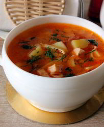 Суп с лапшой и копченостями