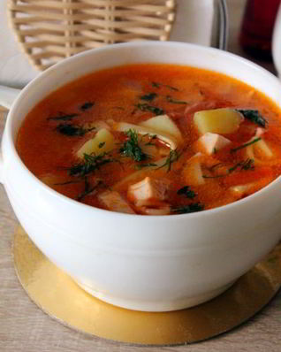 Суп с лапшой и копченостями