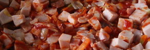 суп с лапшой и копченостями