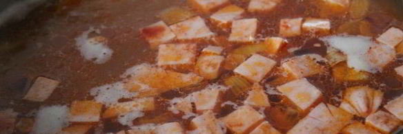 суп с лапшой и копченостями