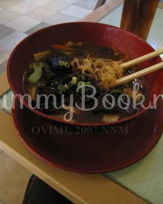 Суп с лапшой, овощами и говядиной