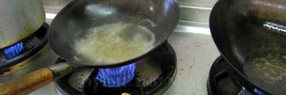 суп с лапшой, овощами и говядиной