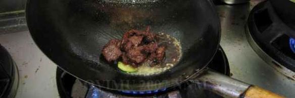 суп с лапшой, овощами и говядиной